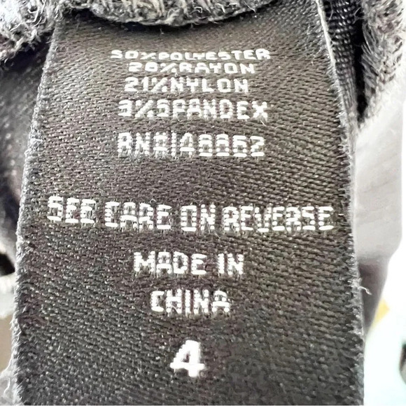 Torrid Gray Pinstripe Pixie Pants Women’s Size 4X Pullon Cropped Stretchy Pants - Picture 10 of 11